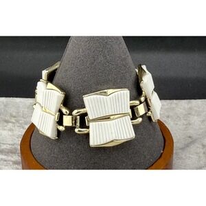 Vintage Coro Bracelet Acrylic Thermoset White Gold Tone 7"‎